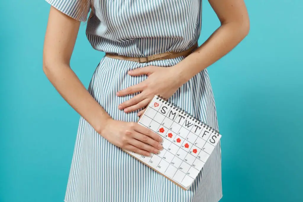 a ansiedade pode atrasar a menstruação até quantos dias?